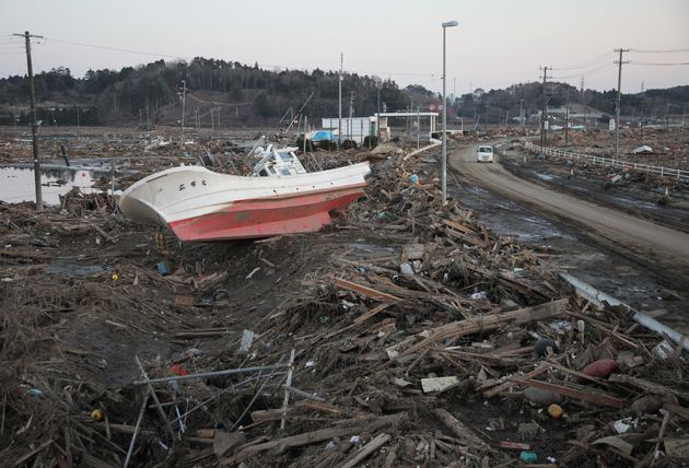 津波で打ち上げられた漁船（2011年、南相馬市）