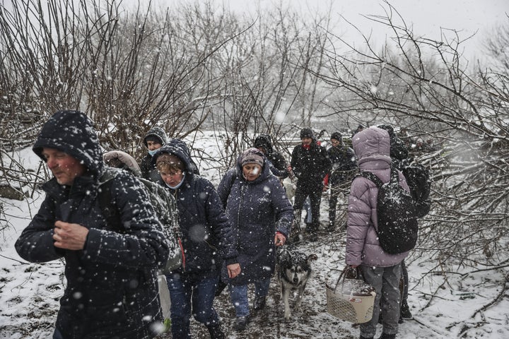 Σε εξέλιξη η απομάκρυνση αμάχων από Σούμι, Ιρπίν.