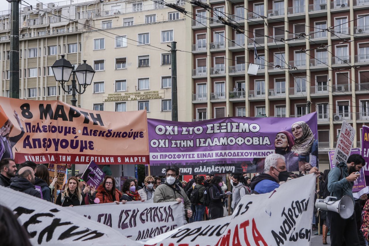 Απεργιακή συγκέντρωση και πορεία για την παγκόσμια μέρα της γυναίκας, Τρίτη 8 Μαρτίου 2022. (ΑΝΑΣΤΑΣΗΣ ΝΑΡΕΚΙΑΝ/EUROKINISSI)