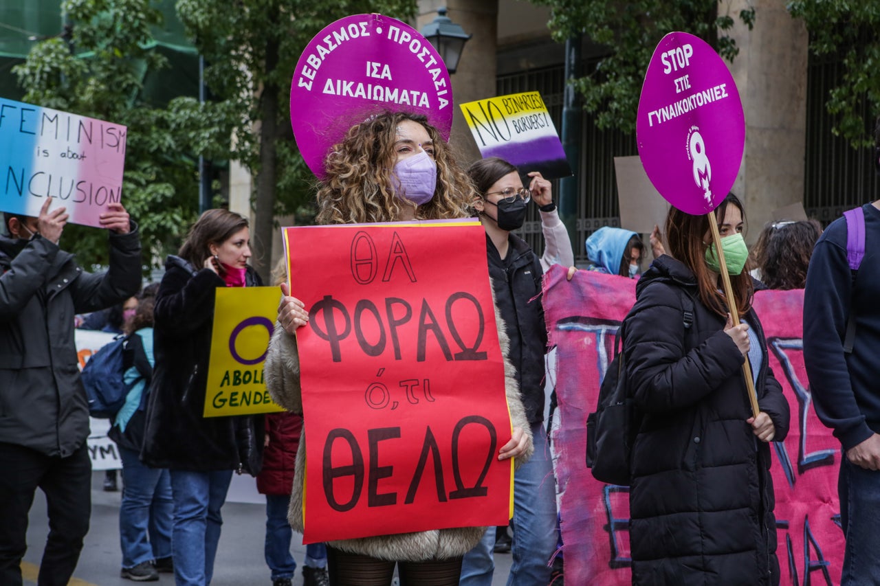 Απεργιακή συγκέντρωση και πορεία για την παγκόσμια μέρα της γυναίκας, Τρίτη 8 Μαρτίου 2022. (ΤΑΤΙΑΝΑ ΜΠΟΛΑΡΗ/EUROKINISSI)