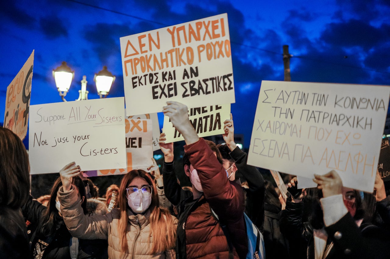 ΣΥΓΚΕΝΤΡΩΣΗ ΣΤΗ ΠΛ. ΚΛΑΥΘΜΩΝΟΣ ΚΑΙ ΠΟΡΕΙΑ ΣΤΗ ΒΟΥΛΗ ΓΙΑ ΤΗΝ ΠΑΓΚΟΣΜΙΑ ΜΕΡΑ ΤΗΣ ΓΥΝΑΙΚΑΣ. Τρίτη 8 Μαρτίου 2022 (ΑΡΓΥΡΩ ΑΝΑΣΤΑΣΙΟΥ / EUROKINISSI)