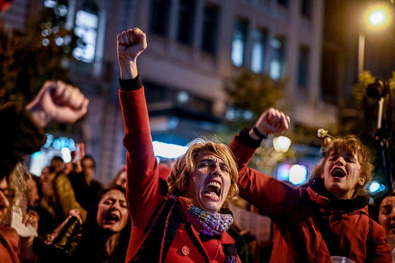 ΣΥΓΚΕΝΤΡΩΣΗ ΣΤΗ ΠΛ. ΚΛΑΥΘΜΩΝΟΣ ΚΑΙ ΠΟΡΕΙΑ ΣΤΗ ΒΟΥΛΗ ΓΙΑ ΤΗΝ ΠΑΓΚΟΣΜΙΑ ΜΕΡΑ ΤΗΣ ΓΥΝΑΙΚΑΣ. Τρίτη 8 Μαρτίου 2022 (ΑΡΓΥΡΩ ΑΝΑΣΤΑΣΙΟΥ / EUROKINISSI)