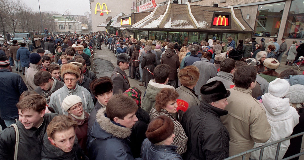 マクドナルド、ロシアで営業停止へ。ソ連時代の1号店オープン時は