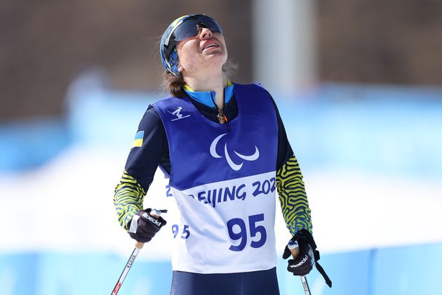 金メダルになったクロスカントリー女子15キロクラシカル（視覚障害）でゴールした時のオクサナ・シシコワ選手（2022年3月7日）