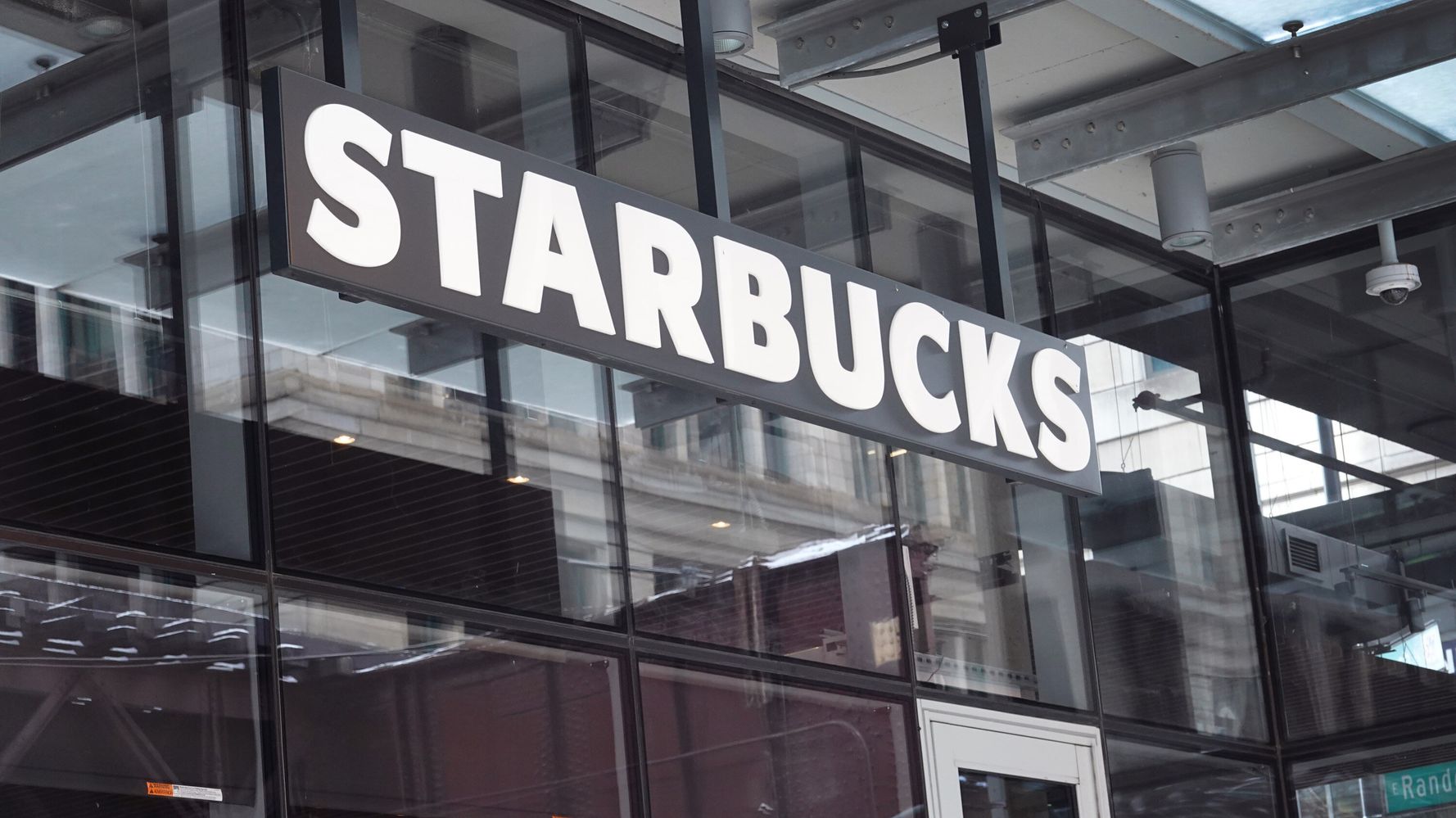 3 autres magasins Starbucks votent pour se syndiquer dans une autre campagne de victoire pour le travail