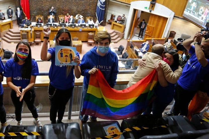 Se legaliza en el Senado chileno el matrimonio de personas del mismo sexo. El 7 de diciembre de 2021.