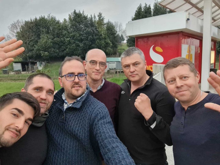 Los seis conductores, todos juntos.