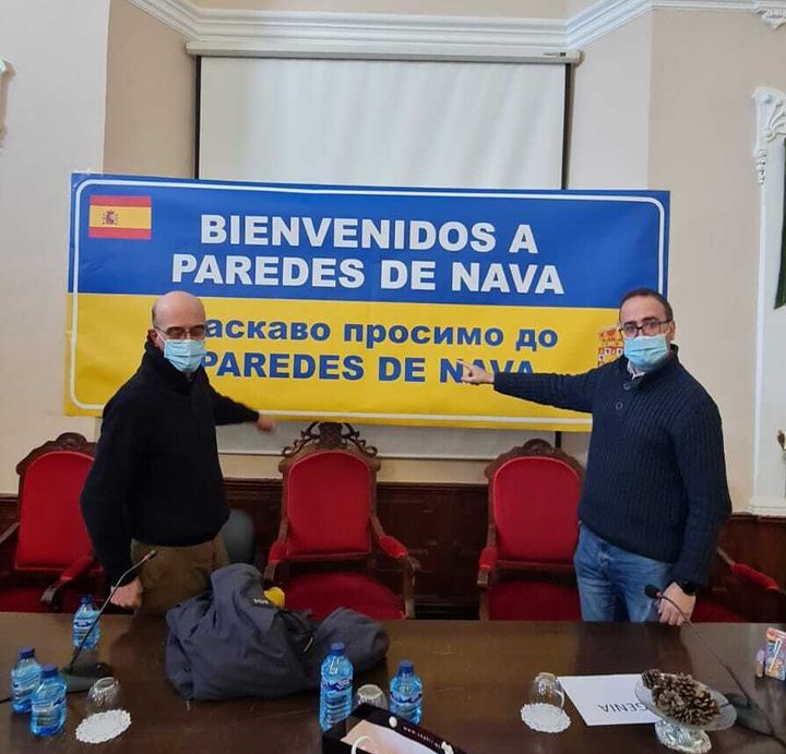 Enrique y José Luis, en el Salón de Plenos del Ayuntamiento de Paredes de Nava.