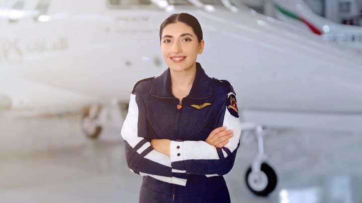H πρώτη γυναίκα δόκιμος πιλότος παγκοσμίως που αποφοίτησε από την ακαδημία της Emirates