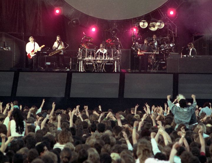 Οι Pink Floyd στο (Δυτικό) Βερολίνο, 17 Ιουνίου 1988, μπροστά σε ένα κοινό 30.000 ατόμων (AP Photo/Andreas Schoelzel)