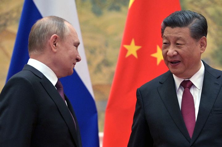 ロシアのプーチン大統領（左）と中国の習近平国家主席（右） (Photo by ALEXEI DRUZHININ/Sputnik/AFP via Getty Images)
