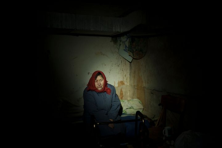 Γυναίκα σε καταφύγιο στο Ιρπίν (13/3/2020)