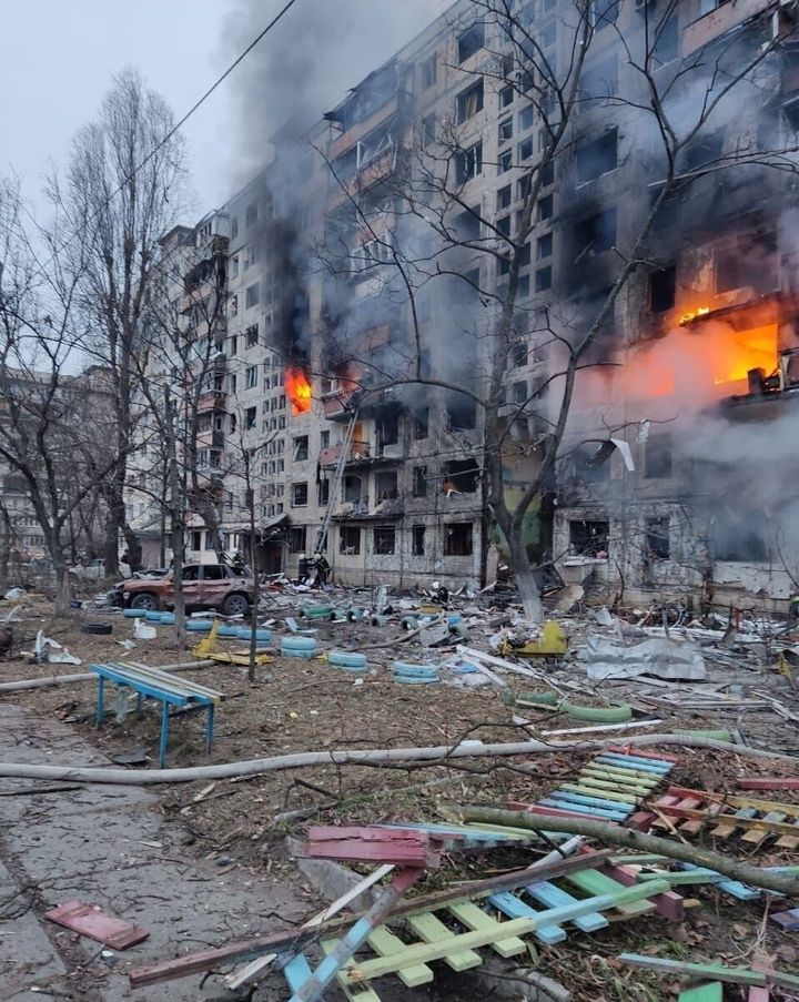 14 Μαρτίου 2022 Κίεβο. Κτίριο στις φλόγες έπειτα από επίθεση των ρωσικών ενόπλων δυνάμεων.