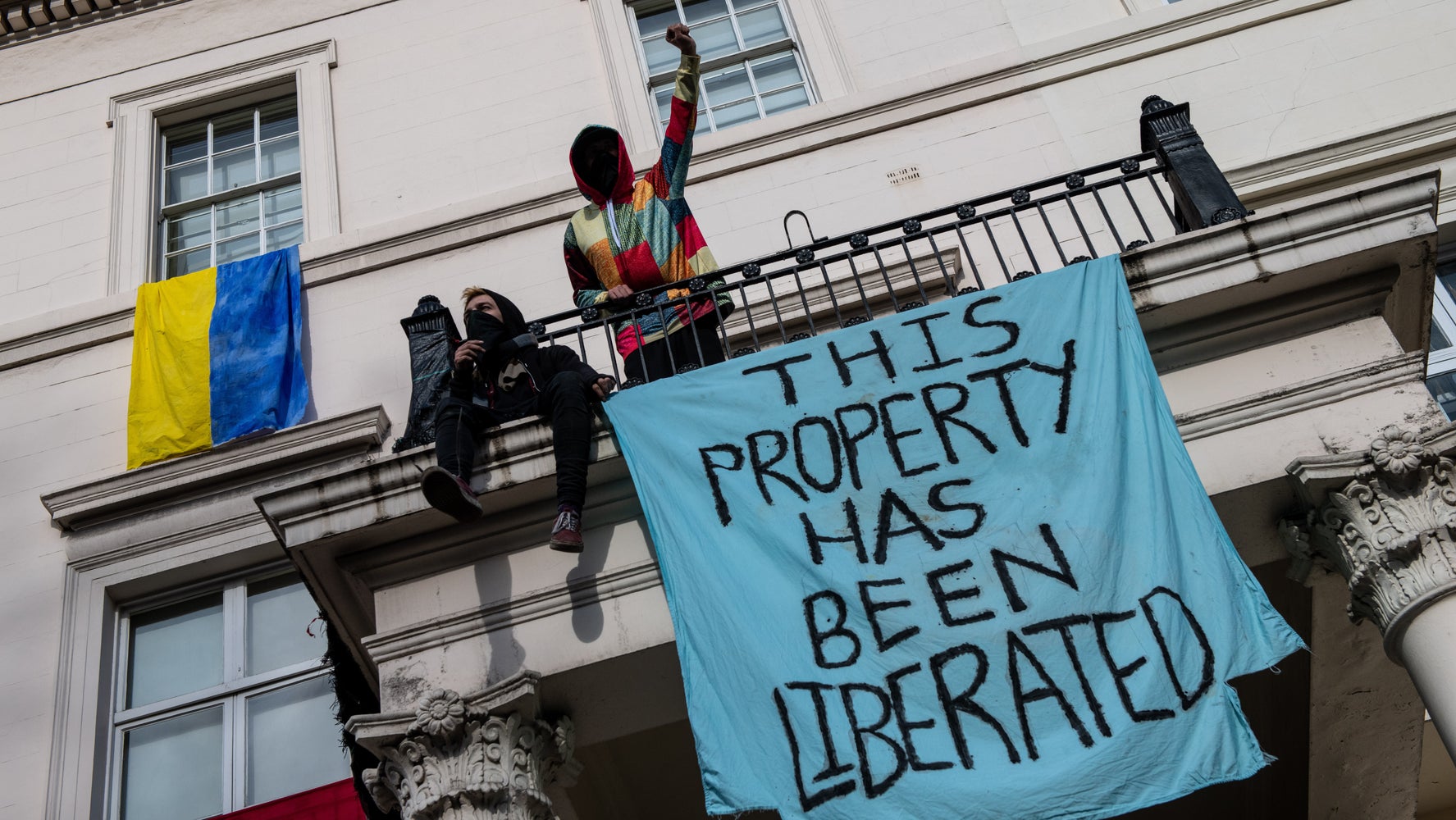 ウクライナ避難民のため オリガルヒの邸宅解放を 占拠した抗議者たちが逮捕される イギリス ハフポスト World ウクライナ避難民のため オリガルヒの邸宅解放を 占拠した抗議者たちが逮捕される イギリス ハフポスト World