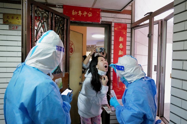 中国広東省深圳市で進むPCR検査(2022年3月14日)
