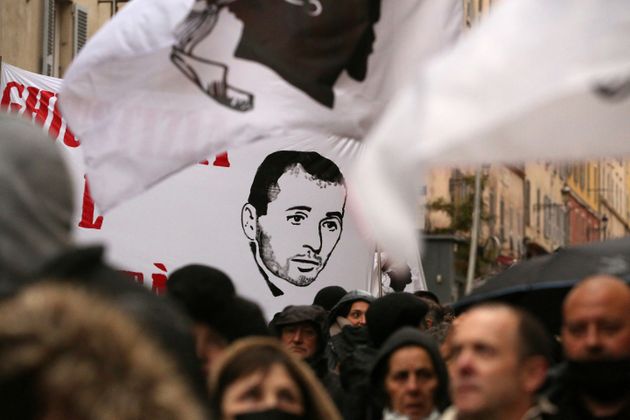 (Photo d'une banderole arborant le portrait d'Yvan Colonna lors d'une manifestation le 13 mars 2022 par...