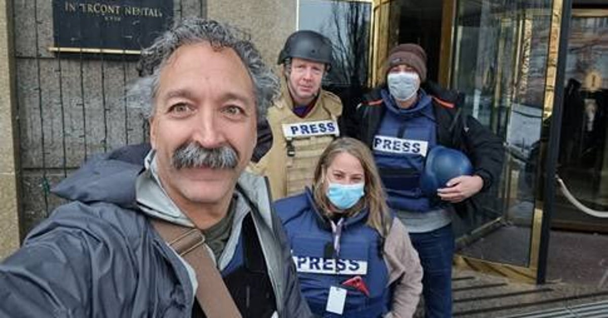 Photo of Ucrania: quiénes eran Pierre Zakrzewski y Oleksandra Kuvshynova, los periodistas asesinados cerca de Kiev