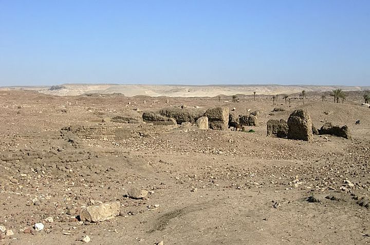 Ερείπια από την τοποθεσία της Antinoöpolis, θέα στα νοτιοανατολικά, el-Sheikh 'Abada, Αίγυπτος