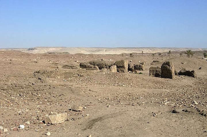 Ερείπια από την τοποθεσία της Antinoöpolis, θέα στα νοτιοανατολικά, el-Sheikh 'Abada, Αίγυπτος