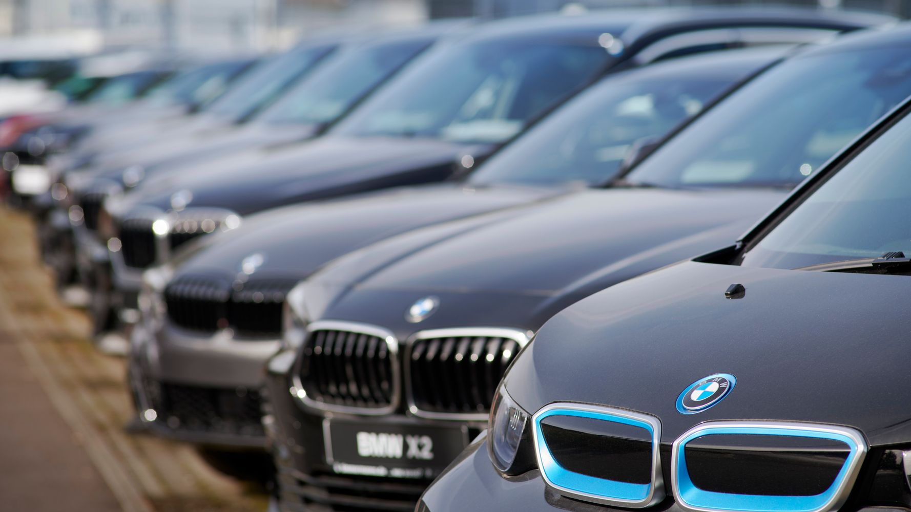 BMW et VW mettent en garde contre les pénuries de pièces détachées en Ukraine