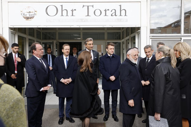 Emmanuel Macron, Francois Hollande, le président israëlien Isaac Herzog et Nicolas Sarkozy devant l