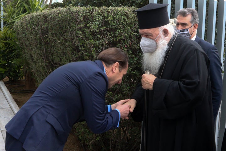 Τον Πρεσβη της Ουκρανιας στην Αθηνα επισκεφθηκε σημερα ο Αρχιεπισκοπος Ιερωνυμος και συζητησαν θεματα συνεργασίας που αφορουν το προσφυγικο κυμα ΦΩΤΟ ΧΡΗΣΤΟΣ ΜΠΟΝΗΣ//ΑΡΧΙΕΠΙΣΚΟΠΗ ΑΘΗΝΩΝ