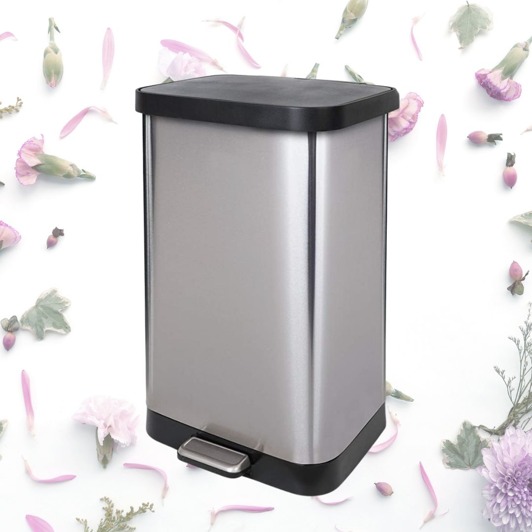 The 10 Most Popular Kitchen Trash Cans On Amazon HuffPost Life   6239e5c81e00008d311b0cc4 