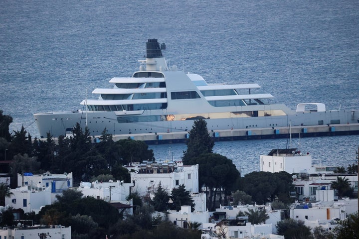 Το σούπερ γιοτ Solaris, εδώ ελλιμενισμένο στο τουρκικό λιμάνι του Μπόντρουμ (Αλικαρνασός), στις 22 Μαρτίου 2022. REUTERS/Yoruk Isik