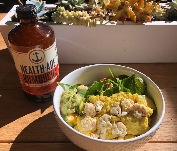 Cauliflower curry over spinach with a side of avocado, Health-Ade kombucha