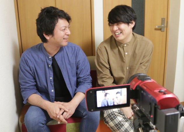 「ShoRyo Channel」の撮影をするしょーたさん(右)とりょうさん