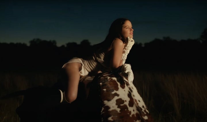 Rosalía en un fotograma del videoclip de 'Hentai'.