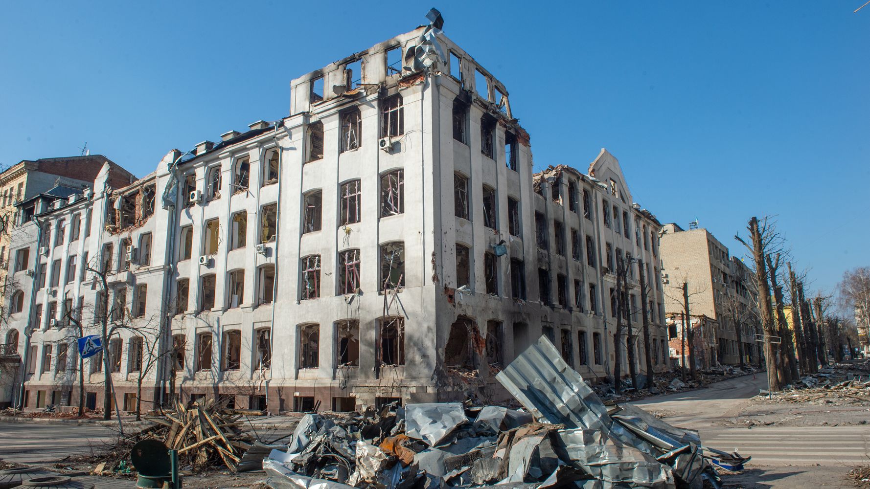 廃墟となったウクライナの街に響くチェロ 建物を破壊できても魂は破壊できない と反響広がる 動画 ハフポスト World
