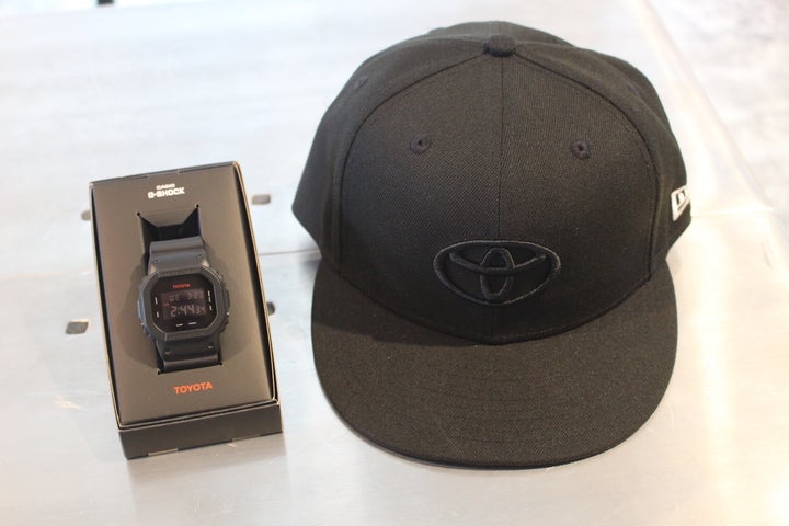 今年2月に数量限定で発売された「G-SHOCK TOYOTA “Drive Your Teenage Dreams” Ver.（写真左）、3月に発売されたTOYOTAのエンブレムとワードマークを刺繍したNew Era®のベースボールキャップ「59FIFTY®」