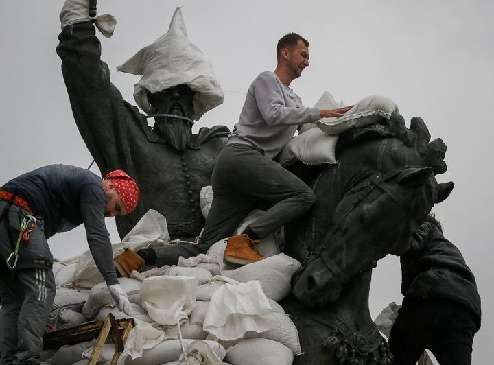 Προστασία των αγαλμάτων στο Κίεβο 