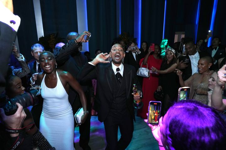 Will Smith leads a singalong at the Vanity Fair Oscar Party.