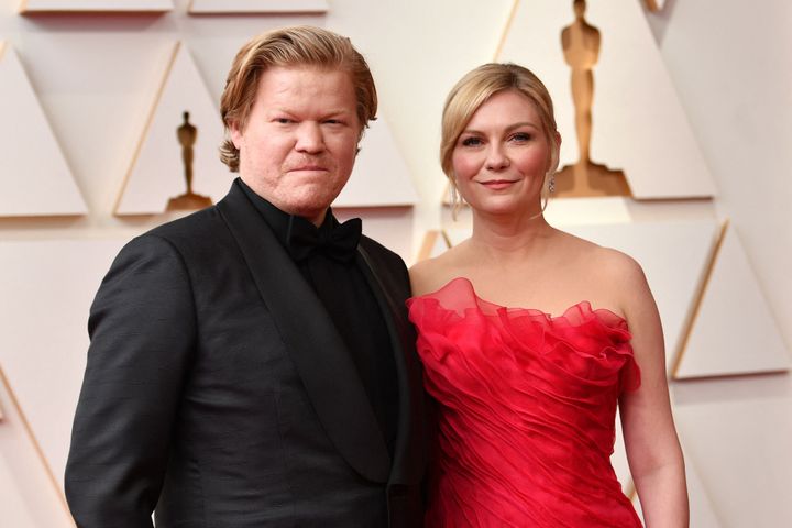 Jesse Plemons and Kirsten Dunst attend the 94th Oscars.
