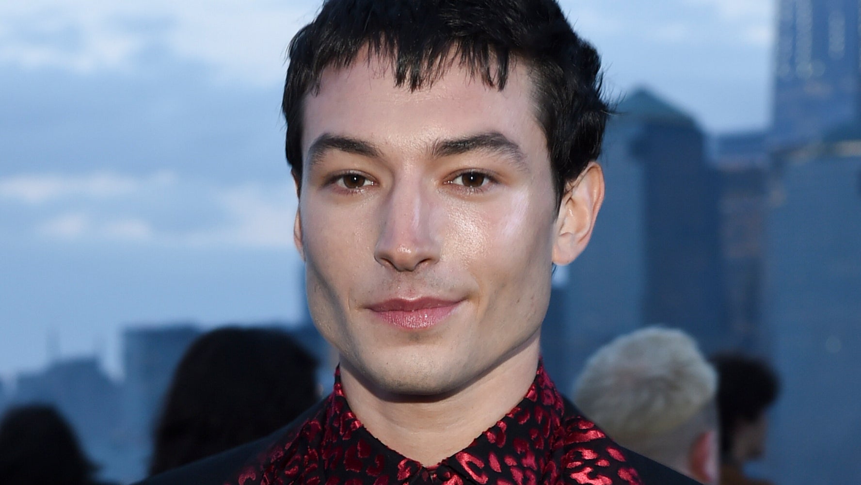ファンタビ 出演の俳優エズラ ミラー 逮捕される バーで卑猥な言葉を叫び 治安を乱す行為 ハフポスト アートとカルチャー ファンタビ 出演の俳優エズラ ミラー 逮捕される バーで卑猥な言葉を叫び 治安を乱す行為 ハフポスト アートとカルチャー
