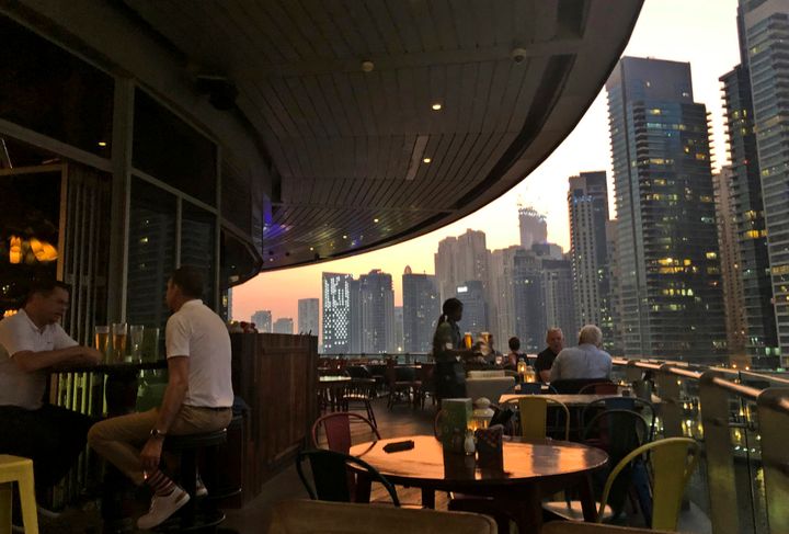 Εστιατόριο με θέα την Μαρίνα στο Ντουμπάι.