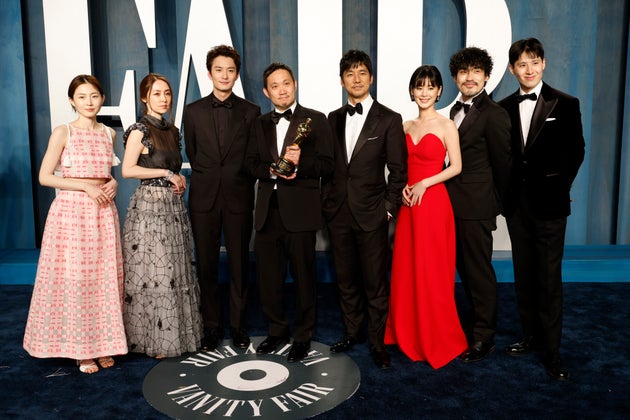 授賞式後に行われるアフターパーティーに参加した(左から)パク・ユリムさん、霧島れいかさん、岡田将生さん、濱口竜介監督、西島秀俊さん、ソニア・ユアンさん、ジン・デヨンさん、アン・フィテさん