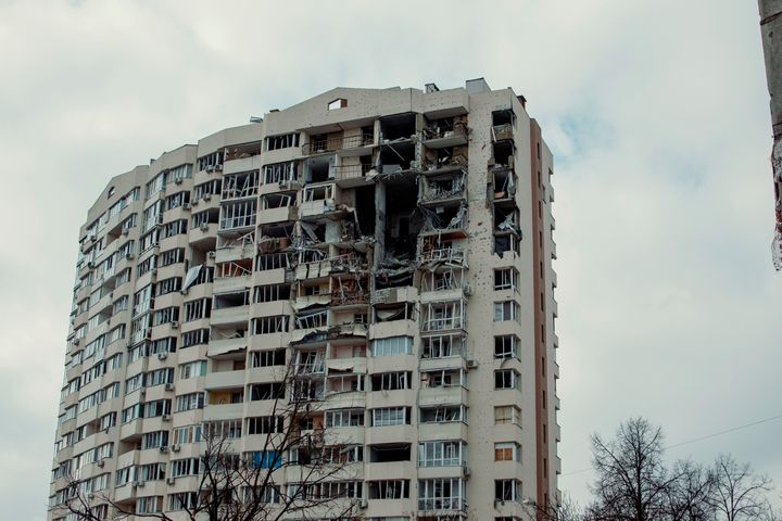Bομβαρδισμένο κτίριο στο Τσερνιχίβ στις 9 Μαρτίου.