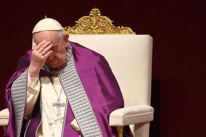 25 Μαρτίόυ 2022 Ο πάπας Φραγκίσκος προσεύχεται για την Ουκρανία