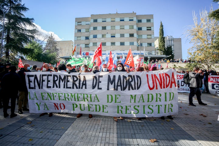 Foto de archivo de una de las manifestaciones frente al Hospital General Universitario Gregorio Marañón.