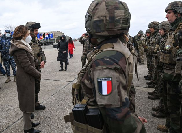 La guerre en Ukraine coûte son poste au chef du renseignement français; image de la ministre...