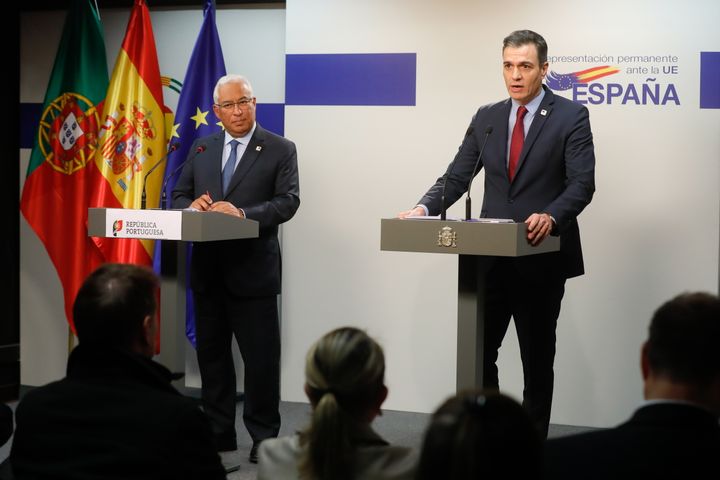 El presidente del Gobierno, Pedro Sánchez, y su homólogo luso, Antonio Costa.