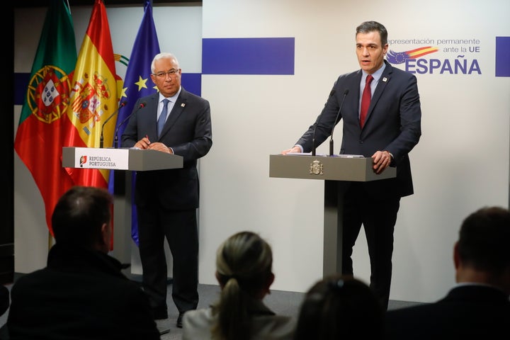El presidente del Gobierno, Pedro Sánchez, y su homólogo luso, Antonio Costa.