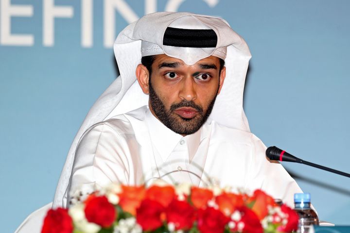 Ο Χασάν Αλ Θαουάντι, επικεφαλής της οργανωτικής επιτροπής του Παγκοσμίου Κυπέλλου του Κατάρ 2022 μιλάει κατά τη διάρκεια συνέντευξης Τύπου, στην Ντόχα.