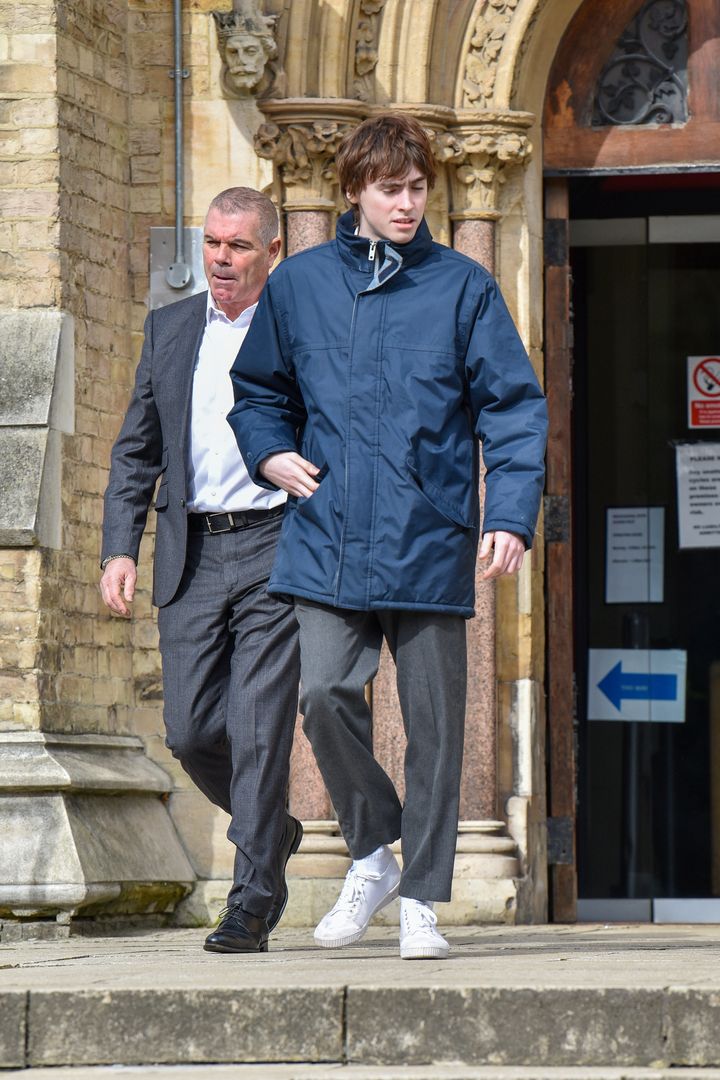 Ο Τζιν Γκάλαχερ, γιος του Λίαμ, φαίνεται αποχωρεί από δικαστήριο του Λονδίνου στις 09 Μαρτίου 2020
