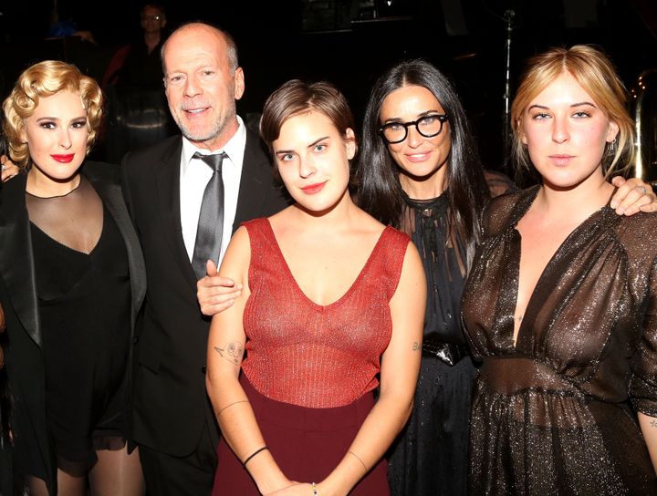 (L-R) Rumer Willis, father Bruce Willis, sister Tallulah Belle Willis, mother Demi Moore and sister Scout LaRue Willis in 2015