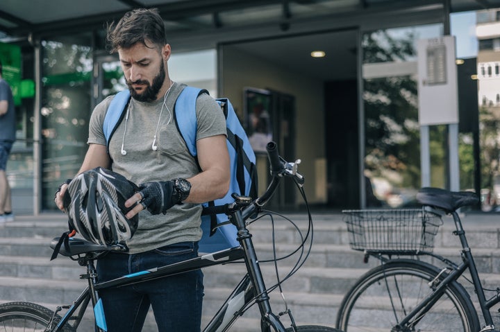 Universitario en bici