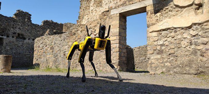 Το SPOT, ένα τετράποδο ρομπότ που χρησιμοποιείται για την επιθεώρηση των αρχαιολογικών χώρων στην Πομπηία